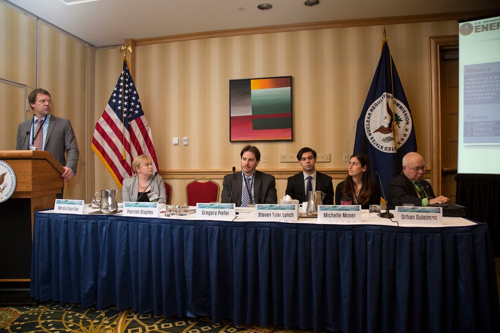 FDA Advisory Panel Signals Support for Wider Legal Access to Popular Peptides